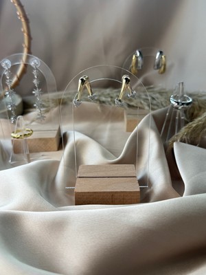 PremiumPort Şık Çift Taraflı Piramit Taşlı Modern Küpe, Zarif Takı Tasarımı