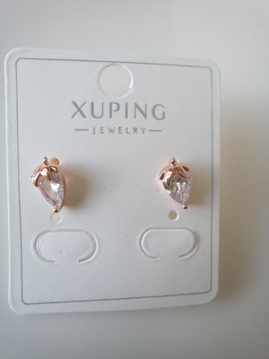 PremiumPort Şık Çilek Model Çift Çelik Küpe, Modern ve Zarif Tasarım