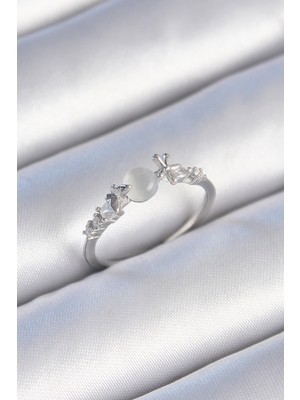 Asnazz Pirinç Gümüş Renk Zirkon Taşlı Beyaz Mineli Kelebek Detay Kadın Yüzük