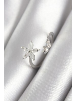 Lims Store Pirinç Gümüş Renk Zirkon Taşlı Çiçek Model Kalp Detay Kadın Yüzük