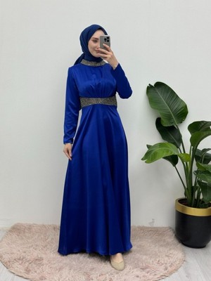 Moda Morfo Yakası ve Beli Taş Detaylı Saten Abiye -Saks