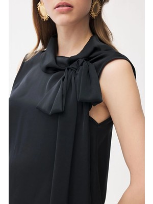 Adl Bağlama Detaylı Bluz Siyah 11546503000