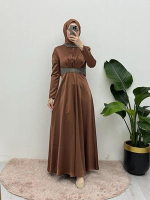 Moda Morfo Yakası ve Beli Taş Detaylı Saten Abiye -Kahve