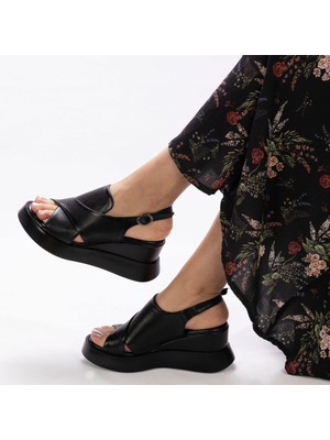 TwoEgoist Kadın Hakiki Deri Kalın Tabanlı 7,5 cm Dolgu Topuklu  Günlük Sandalet