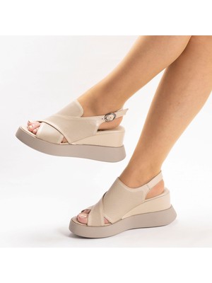 TwoEgoist Kadın Hakiki Deri Kalın Tabanlı 7,5 cm Dolgu Topuklu  Günlük Sandalet