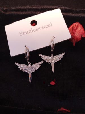 PremiumPort Inci ve Taş Detaylı Şık Çelik Küpe, Modern ve Zarif Tasarım