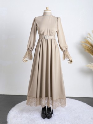 Moda Morfo Kolu ve Eteği Dantelli Beli Lastikli Kemerli Elbise -Vizon