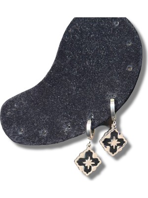 PremiumPort Siyah Detaylı Sallantılı Çelik Küpe, Şık ve Modern Takı Tarzı