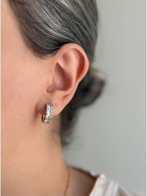 PremiumPort Gümüş Baget Sıra Taşlı Halka Asera Küpe, Şık ve Parlak Takı