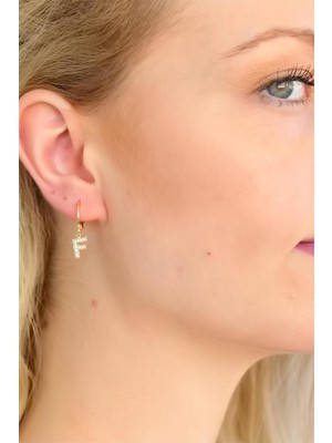 PremiumPort Şık ve Modern F Harf Küpe, Günlük ve Özel Kombinlerinizle Uyum Sağlar