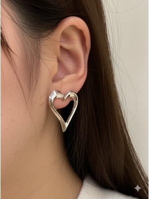 PremiumPort Şık Gümüş Renk Kalp Figürlü Çelik Küpe Kadınlar Için Klasik Tarz