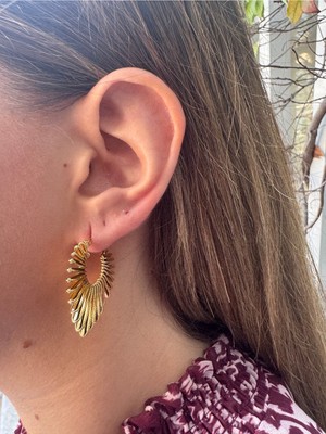 PremiumPort Gold Renk Güneş Işığı Modern Kadın Küpe, Zarif ve Şık Takı Seçeneği