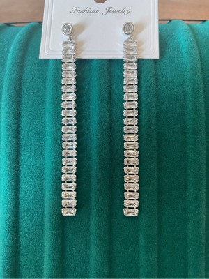 PremiumPort Parlak Zirkon Taşlı Şık ve Zarif Küpe, Günlük ve Davet Kombinlerine Uygun