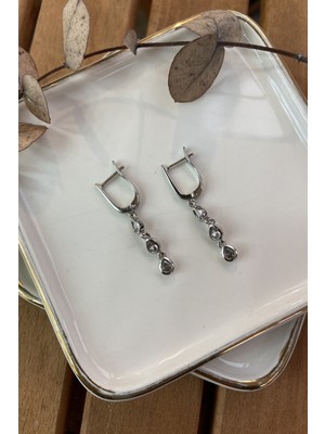 PremiumPort Parlak Çelik Sallantılı Damla Taş Küpe, Şık ve Zarif Tasarım