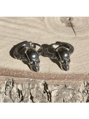 PremiumPort Şık Kurukafa Sallantılı Çelik Küpe, Modern ve Dayanıklı Tasarım