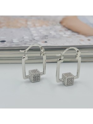 PremiumPort Şık Kare Detaylı Gümüş Renk Zirkon Küpe