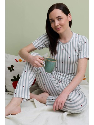 FullaModa Çizgili Kalpli Bisiklet Yaka Kısa Kollu Pijama Takımı