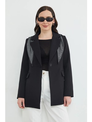 FullaModa Fular Detaylı Omuz Vatkalı Blazer Ceket