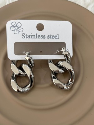 PremiumPort Şık Gümüş Renk Zincir Tasarımlı Modern Küpe