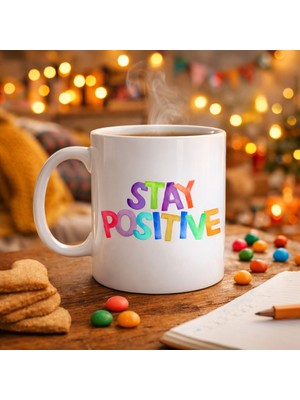 TeknoKapsül Stay Positive Baskılı Porselen Kupa Model 158 – Renkli Motivasyon Yazılı Kahve Kupası – Pozitif Mes