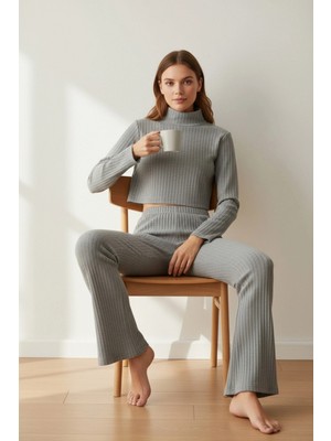 Pileli Store Kadın Fitilli Eşofman Takımı – Gri Boğazlı Crop Üst & Ispanyol Paça Pantolon, Esnek Rahat Kalıp