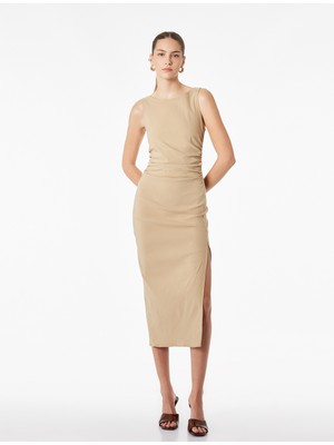 Koton Drape Detaylı Yırtmaçlı Yuvarlak Yaka Kolsuz Midi Boy Bodycon Elbise