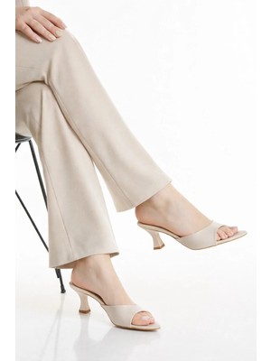 Kadın Bej Sivri Burunlu Terlik Seferi-F