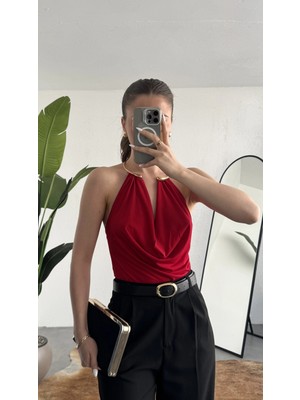 Asfa Moda Kadın Kırmızı Gold Boyun Gold Aksesuarlı Drapeli Sırt Dekolteki Şık Candy Bodysuit Bluz