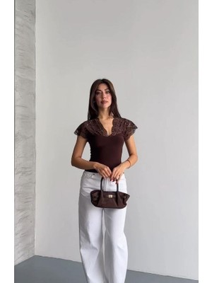 Shopping Shop Omuz ve Yaka Dantel Bluz Kahve