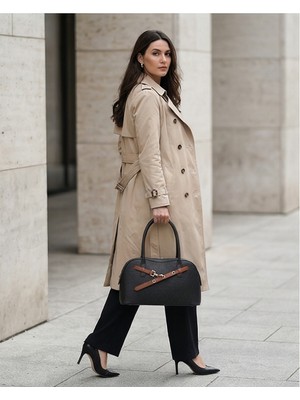 Vakko Siyah Çanta,genişlik 33 Cm,boy 17 Cm,a+A+A+Plus Ürün,çantadaki En Üst Kalitedir