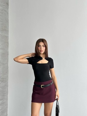 Shopping Shop Yakası Dekolte ve Toka Bluz Sıyah