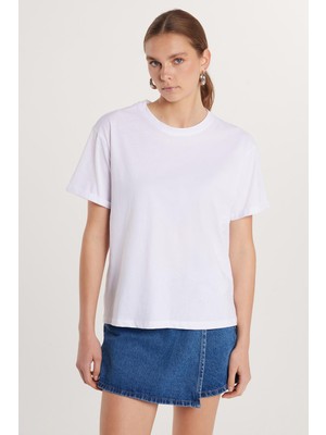 Tudors Kadın Relax Fit Rahat Kesim %100 Pamuk Kısa Kollu Bisiklet Yaka Beyaz Tişört