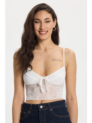Tudors Kadın Slim Fit Dar Kesim Ince Askılı Dantel Detaylı Beyaz Crop
