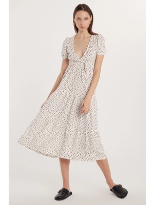 Tudors Kadın Slim Fit Dar Kesim Kısa Kollu Baskılı Gofre V Yaka Beyaz Elbise