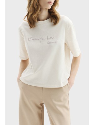 Guess Yazılı Pamuklu Regular Fit Bisiklet Yaka T Shirt V6RI09I3Z14 Bayan T Shirt V6RI09 I3Z14 G012