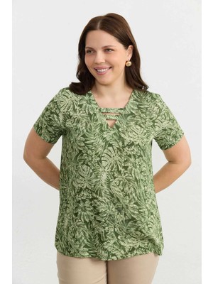 Selen Büyük Beden Yakası Bantlı Palmiye Desen Bluz  /  Yeşil