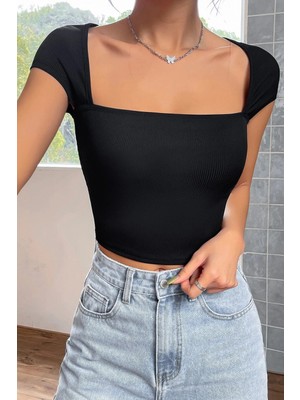 Pileli Store Kadın Siyah Kare Yaka Yarım Kol Göğüs Dekolteli Crop Top Bluz