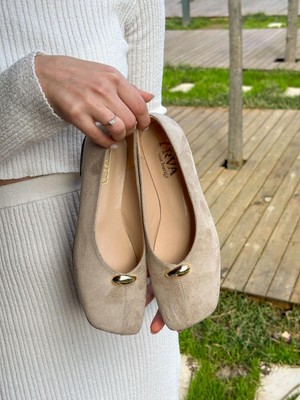 Erva'nın Butiği Bej Süet (Willy) Gold Toka Detay Kadın Babet