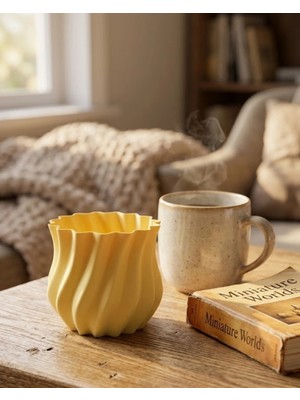 Gültekin 3D Kıvrımlı Sarı Vazo Modern Dekoratif Ev Aksesuarı Şık Tasarım