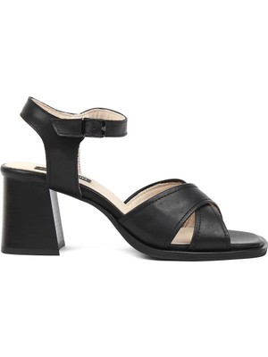 Celal Gültekin Kadın Siyah Kalın Topuklu Deri Sandalet