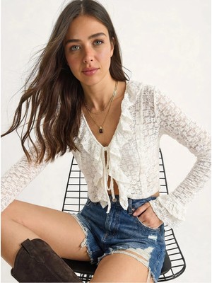 Shade Kadın V Yaka Bağlamalı Önü Fırfırlı Transparan Dantel Crop Bluz