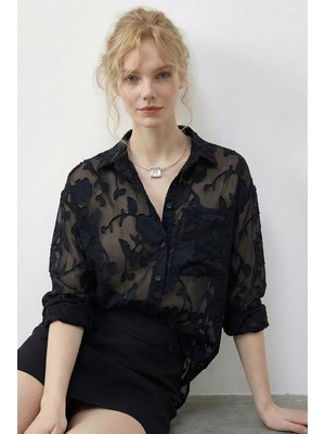 Shade Kadın Kabartma Gül Desenli Transparan Şifon Gömlek