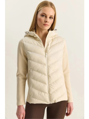 Shade Kadın Kapüşonlu Fermuarlı Garnili Slim Fit Şişme Mont