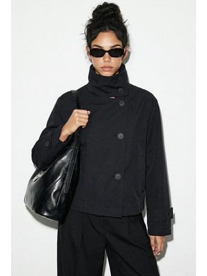 Shade Kadın Dik Yaka Astarlı Cep Detaylı Kısa Trençkot