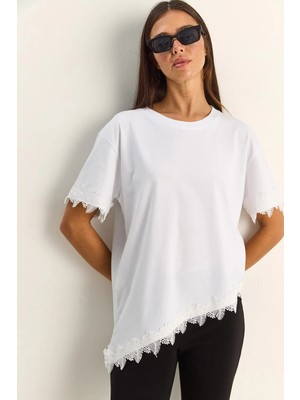 Shade Kadın Bisiklet Yaka Dantel Detaylı Asimetrik Kesim Oversize T-Shirt