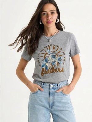 Shade Kadın Kabartma Çiçek Aplikeli Yazı Baskılı Basic T-Shirt