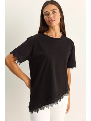Shade Kadın Bisiklet Yaka Dantel Detaylı Asimetrik Kesim Oversize T-Shirt