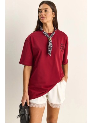 Shade Kadın Leopar Desenli Fular Detaylı Nakışlı Pamuklu Oversize T-Shirt
