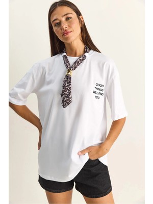 Shade Kadın Leopar Desenli Fular Detaylı Nakışlı Pamuklu Oversize T-Shirt