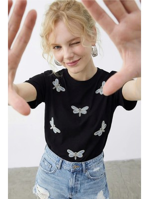 Shade Kadın Boncuk Taş Işlemeli Yusufçuk Desenli Rahat Kalıp T-Shirt